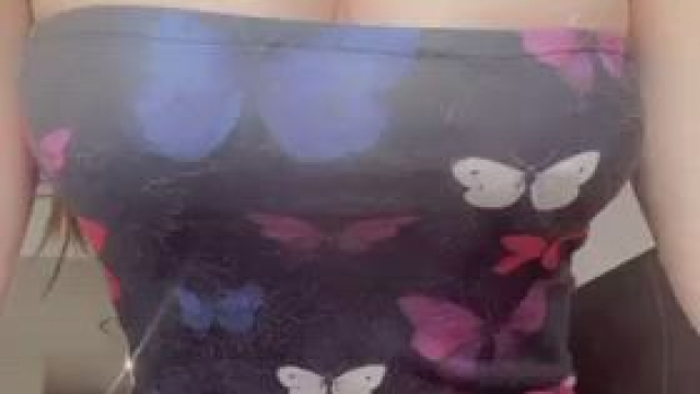 Im only five feet tall so it’s easy for you to pick me up by my tiny waist while