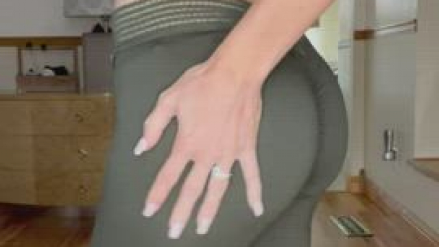 Moms can be hot too! (Mom of 4)