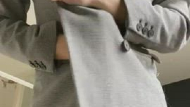 Every upvote gets a free pic in their DMs