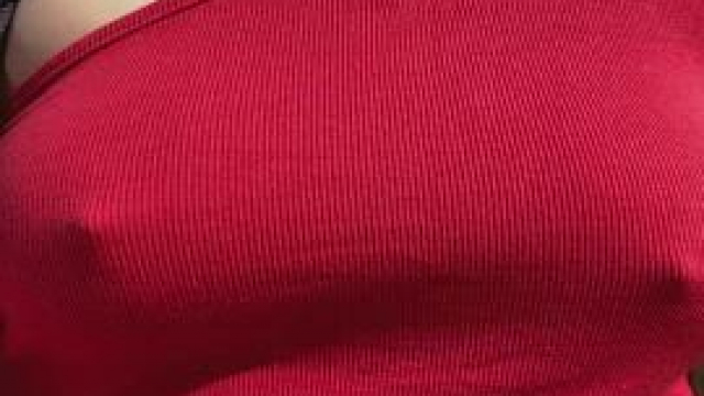 i don’t usually wear red, but i bought this shirt impulsively. i think im a fan