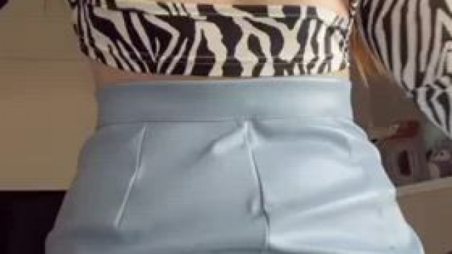 Wearing underboob tops is just one of the ways that I signal wanting to be used 