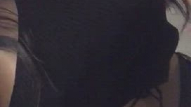 Lets masturbate together on video call.