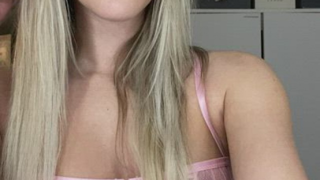 Hello to all the boys who stopped for my blonde ass!