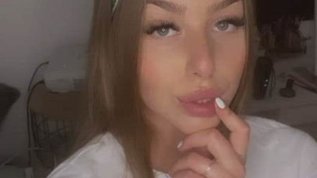 I want to let one lucky Redditor cum on my ass multiple times