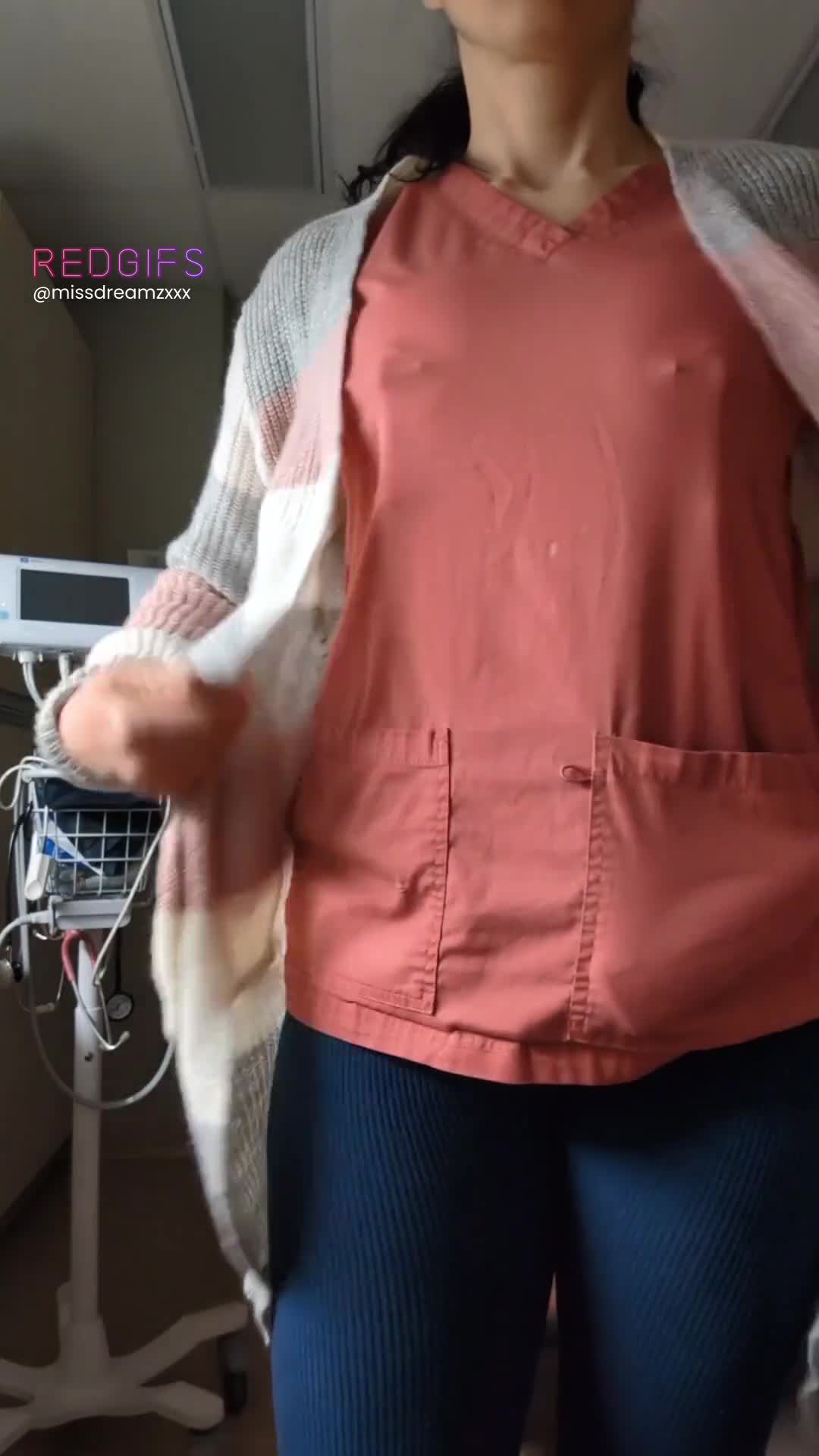 [F] Heavyduty nipple clamps under my nursing outfit