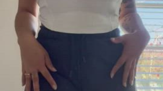 In case you’ve ever wondered what’s hiding under girls’ Lululemon