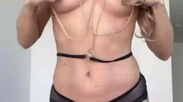 A juicy lil handful for you ??