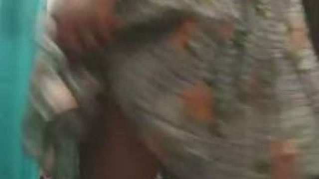 I can't help it, as soon as I put on a dress or a skirt I have to show my ass...