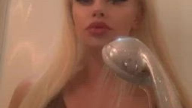 Showing my boobs on reddit makes me kinda horny