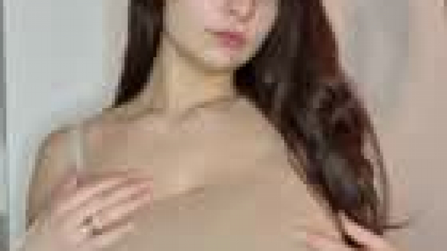 If 5 of you like it, I'll choose a redditor who can squirt on my tits