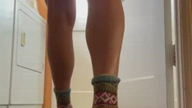 Mom doesn’t wear panties when she does chores!