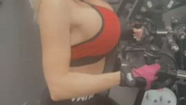 Training my bimbo fuckdoll body in the gym