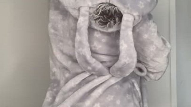 You see me doing this at the end of your bed... wyd?