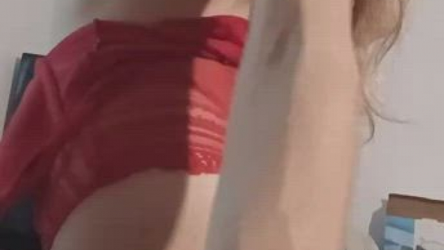 Shaking my cute little butt ????