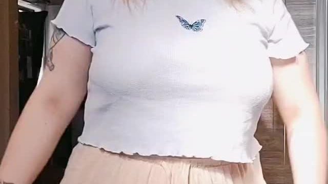 I think it's about time a bigger girl did one of these, look at all them jiggles