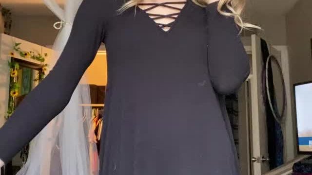 5’4 & 98lbs of fun 