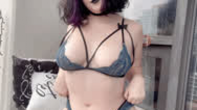 Can I be your Huge tiddy goth gf?