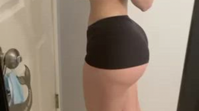 Hearts so big but that ass so huge