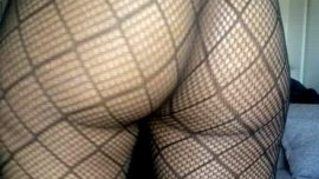 These tights contain this ass pretty well