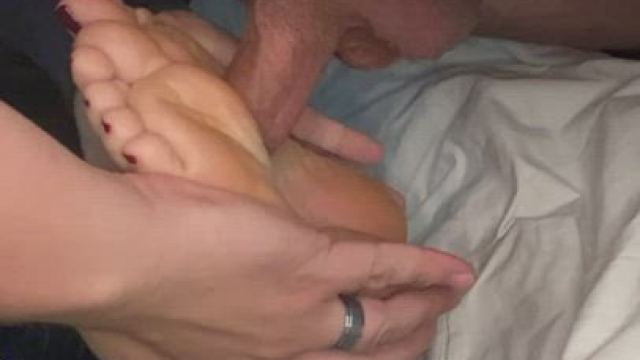 I love feeling cock between my soles.