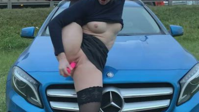 My pussy needs to be fucked outdoors