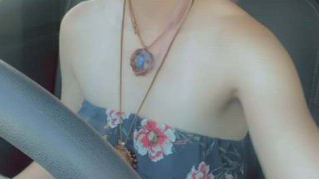 Does anyone actually like small tits in here?