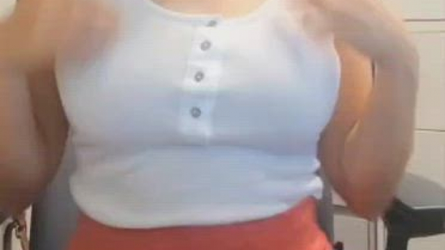 Showing my boobs in the office always gives me a thrill [F]