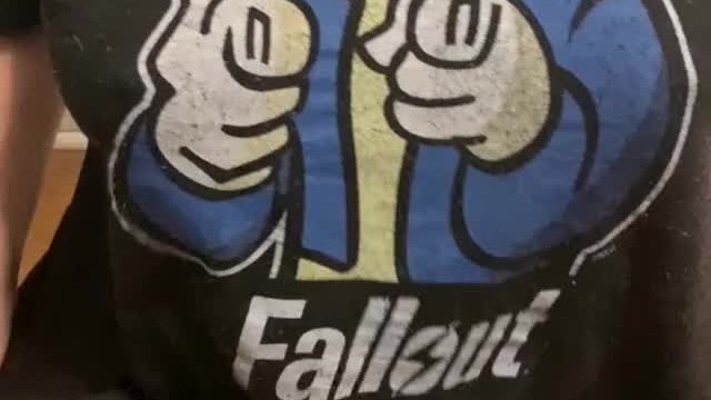 Watch these titties Fall out! 