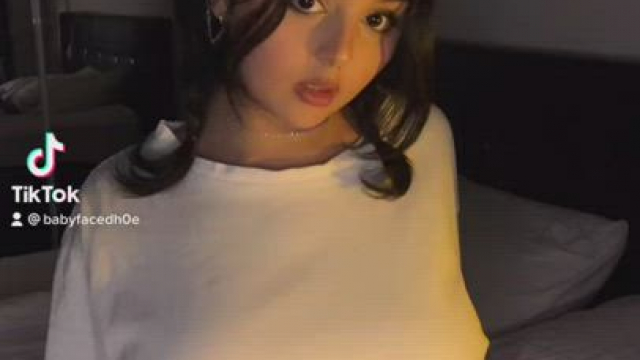 Hot smoking hot babe