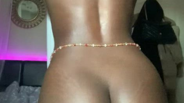 2 for 1 special!! Today you get ass and boobies ;)