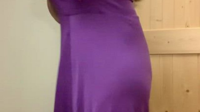 Can I bounce my booty on your cock? (39 year old mom)