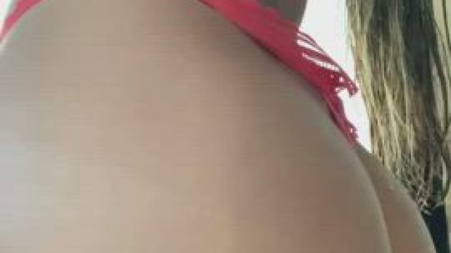 Does this ass deserve a spanking