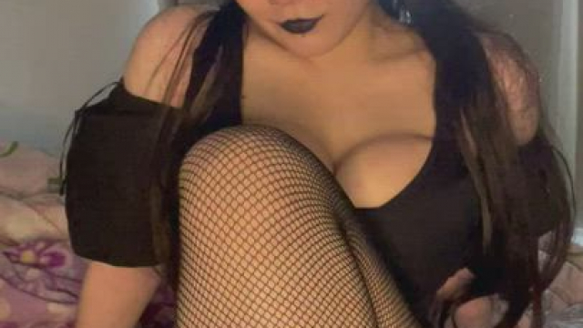 Come play with your goth gf!