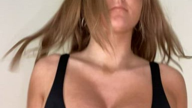 Good Morning Babes! Who wants to suck on my tits?