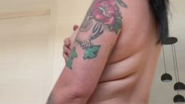 Let me fill your spot for curvy goth girlfriend