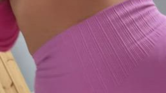 33yo Cougar never skip ass workout day