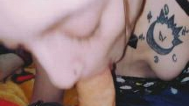 I'm still new to sucking dick, please be nice