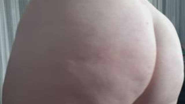 Some ass jiggles to brighten your day