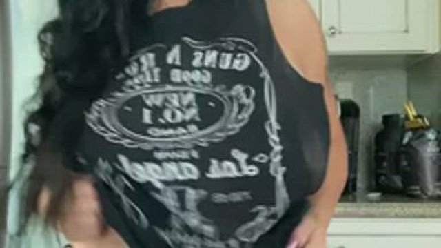 Kids are gone… mother can play