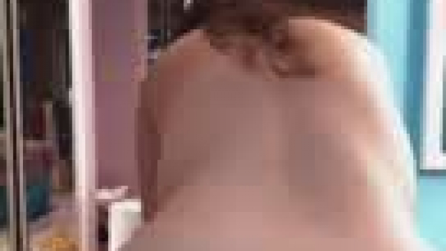 I'm trying to wiggle my booty like this while I'm riding you next