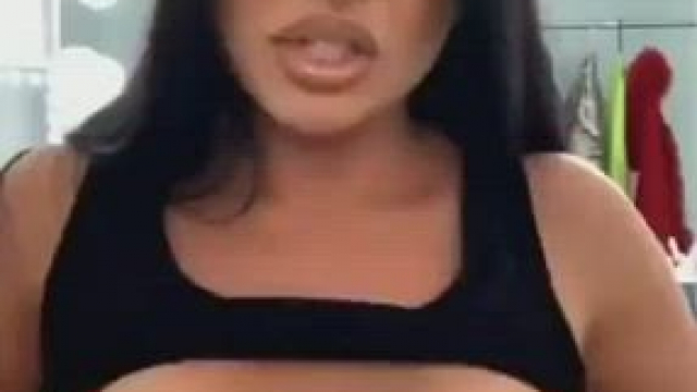 Romi Rain shows the goods