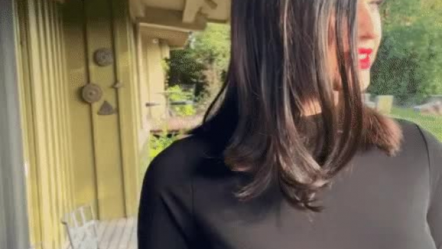 Alexandra Daddario's nipples visible