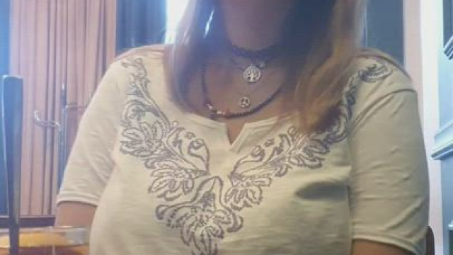 In this restaurant, the waitress was really quiet as a cat.... but... I still ma