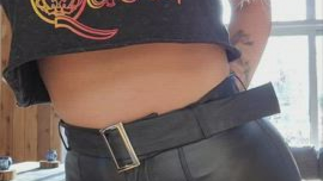 i look so sexy in rocker gear