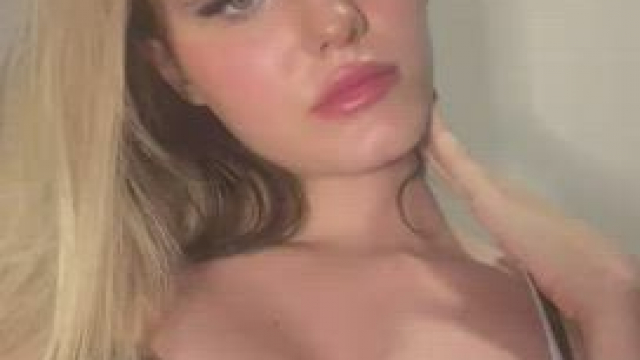 Mission: make men in the shopping center hard