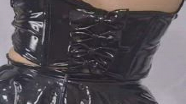 2b from behind, by Amaigirl