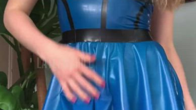 I don’t know if chokers are more adorable or sexy?