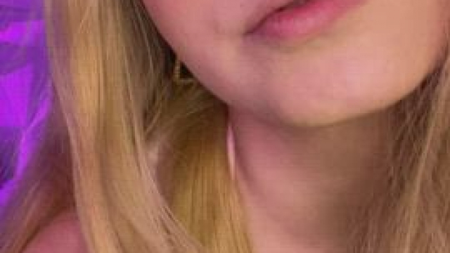 would u date a 18 yrs old blonde gaming girl [Video]