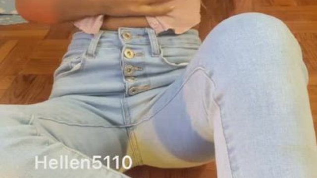 Have you time to help me out taking my clothes off me? (F)