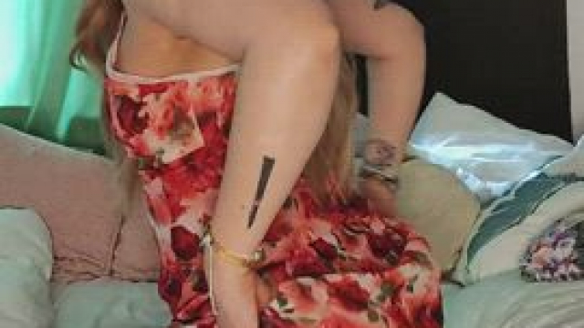 this is my favorite dress, because it lifts so easily;)